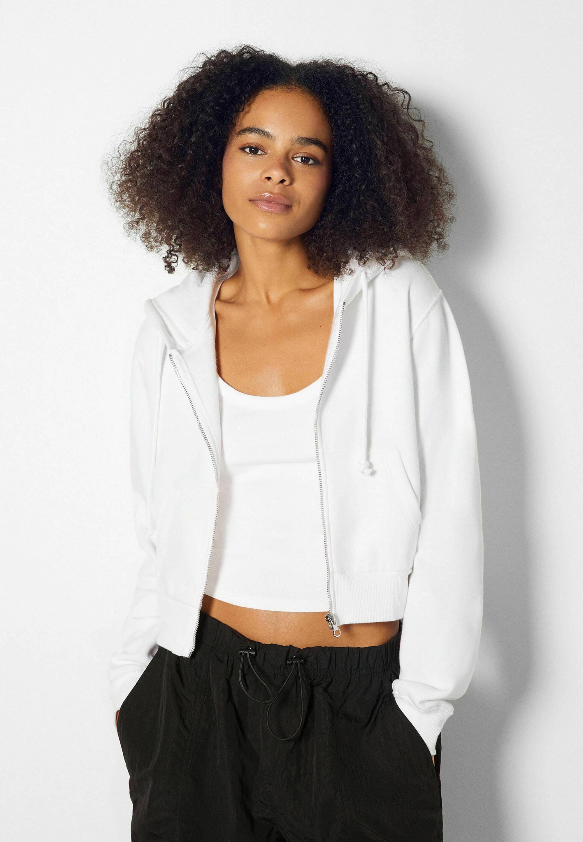Bershka CROPPED - Zip-up sweatshirt - off-white - Zalando.ie