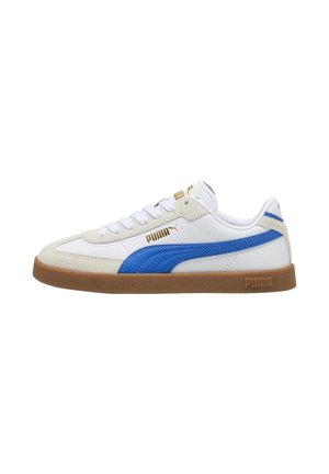 Baskets en cuir blanc avec des accents bleus, en suède texturé et semelle en caoutchouc naturel. Présentent un logo doré sur le côté et un design à lacets à l'avant.