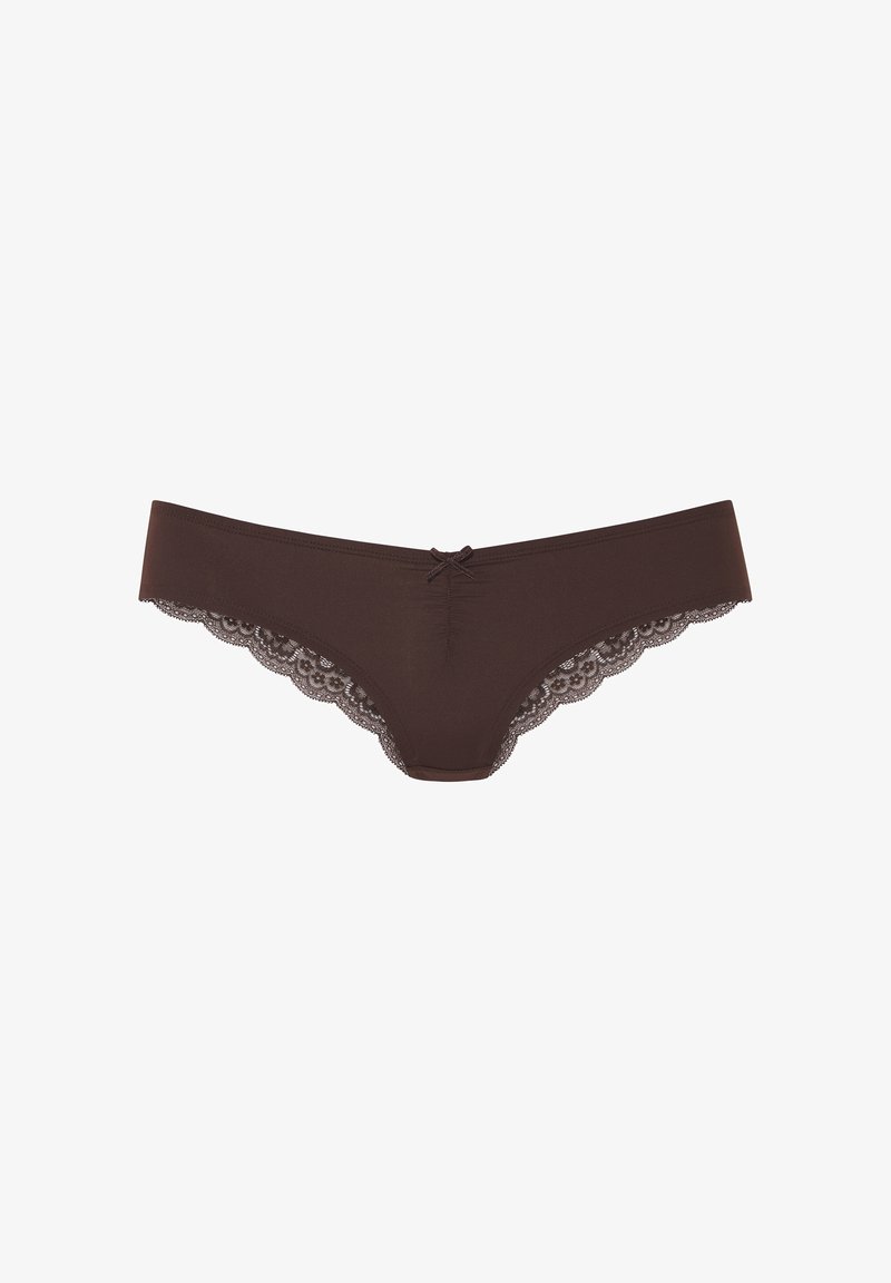 Rjavi ženski spodnjice z nizkim pasom s čipko ob odprtinah za noge in majhnim lokom na sredini sprednjega pasu.