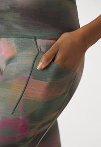 Athleta SALUTATION STASH  - Tights - tatlow abstract green