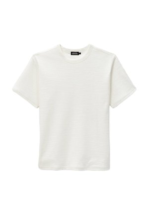 T-shirt blanc uni à manches courtes et col rond, en tissu légèrement texturé avec une étiquette de marque noire à l'intérieur du col.