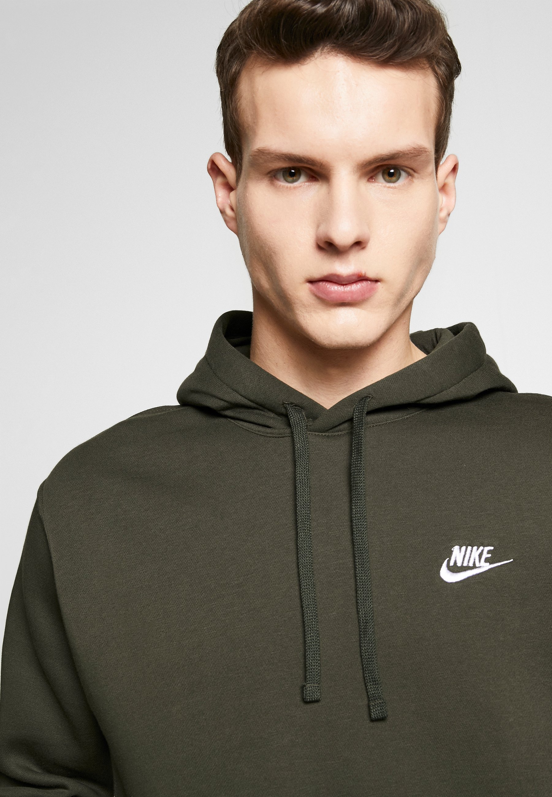 Nike Sportswear CLUB HOODIE Hoodie sequoiaoliven Nike Sportswear Club Hoodie - Hoodie - sequoia