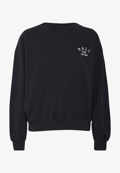 Felpa nera a girocollo con polsini e orlo a costine, con la scritta bianca "BALL THE JEANS" in piccolo sul lato sinistro del petto.