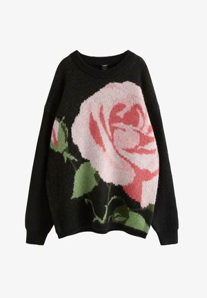 Pletený černý svetr s velkým růžovým grafickým motivem růže, zelenými listy a kulatým výstřihem. Má spadlé ramena a žebrované manžety.