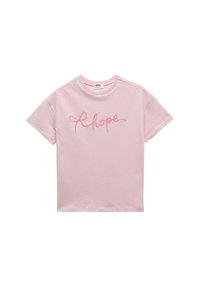 Camiseta de algodón rosa con mangas cortas, escote redondo y texto bordado de 'esperanza' en estilo cursiva en el frontal.