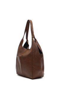 Borsa a spalla in pelle marrone con una texture morbida, forma arrotondata, doppi manici e dettagli di tasche esterne.
