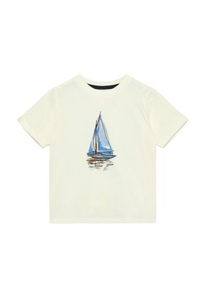 Kremowa koszulka z grafiką żaglówki w niebieskim i brązowym kolorze, z krótkimi rękawami i okrągłym dekoltem. Gładka bawełniana tkanina.