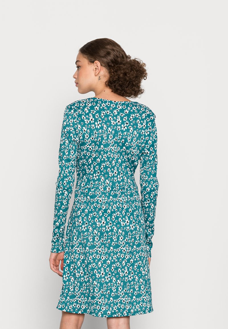 Damen Freizeitkleider | Pieces PCFRISA DRESS Jerseykleid blue surf/white/blau - FS81937 Damen Freizeitkleider | Pieces PCFRISA DRESS Jerseykleid blue surf/white/blau - FS81937