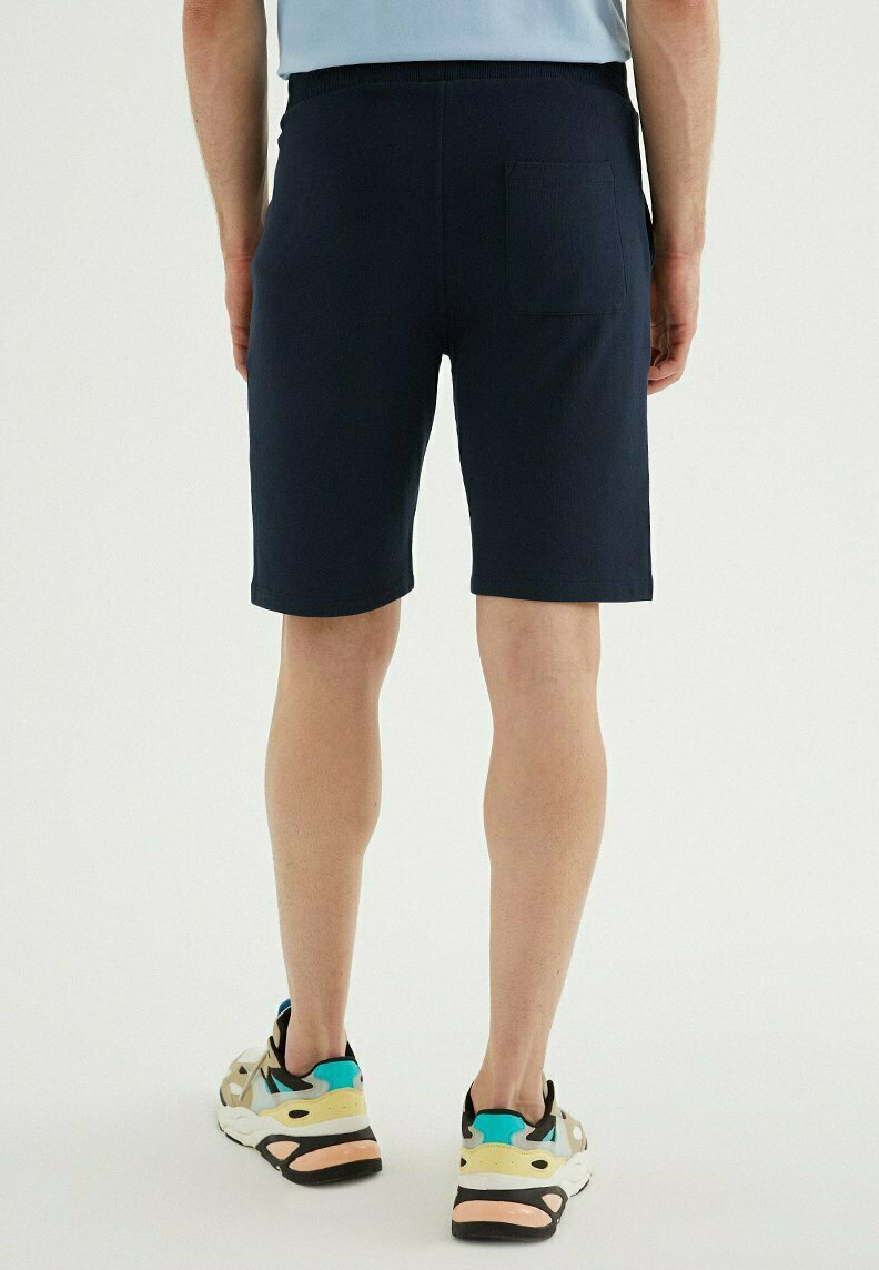 Herren Trainingsanzüge | WESTMARK LONDON Jogginghose total eclipse/dunkelblau - JW27404 Herren Trainingsanzüge | WESTMARK LONDON Jogginghose total eclipse/dunkelblau - JW27404
