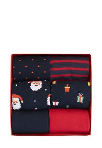 Set di sei calze di Natale in una scatola rossa. Le caratteristiche includono colori blu navy, rosso e grigio, pois, righe, stampe di Babbo Natale e motivi regalo.