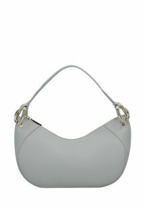 Kleine hellgraue Lederhandtasche mit einem Tragegurt und goldfarbenen Kettenglied-Akzenten an jeder Seite.