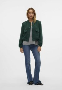 Vero Moda AMALA SHORT - Bomberjacks - pine grove