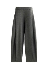 Grå, mjuk tygbyxor med vida ben och hög elastisk midja; designade för komfort och lätt rörelse.