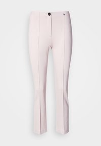Pantalon ajusté rose clair avec coutures à l'avant, fermeture par bouton et braguette zippée, présenté sur fond blanc.