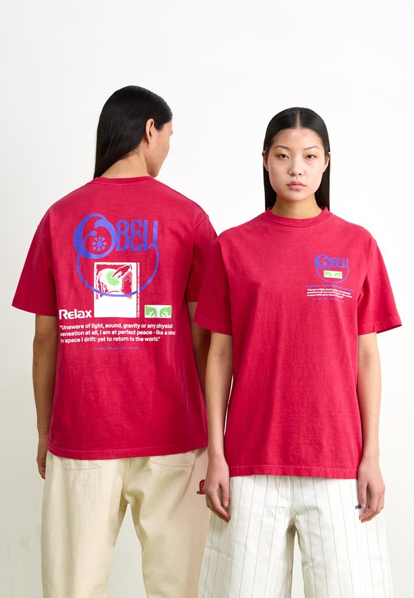 RELAX UNISEX - Print T-shirt - pigment raspberry