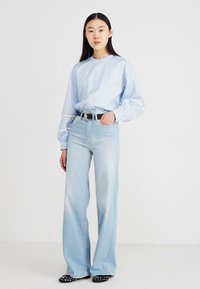 LOIS Jeans PALAZZO - Leveälahkeiset - light-blue denim
