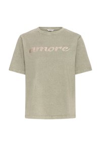 Camiseta de algodón verde claro con mangas cortas, que presenta un texto brillante de "amore" en la parte frontal. Textura suave y corte relajado.