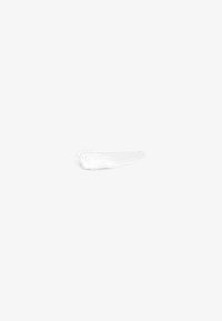 Transparent gel-liknande applikator med en avsmalnande form, slät yta och glänsande yta, med små bubblor genom hela.