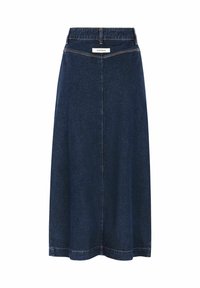 Denim midi suknja u tamnoplavoj boji s glatkom teksturom, elastičnom strukom i ravnim krojem. Ima stražnju etiketu s natpisom "Soft Rebels."
