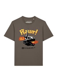 Bruin katoenen T-shirt met een zwarte dinosaurus schedel afbeelding met eenhoornhoorn, vlammen en gedurfde tekst in geel en rood.