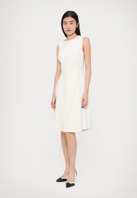 Lauren Ralph Lauren CHARLEY SLEEVELESS DAY DRESS - Φόρεμα από ζέρσεϊ - mascarpone cream