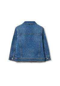 Denimjacke in mittlerem Blau mit klassischem Kragen, geknöpften Manschetten und zwei Rückenpasse-Nähten. Verfügt über einen geraden Schnitt und genähte Details.