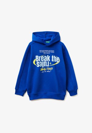 Felpa blu con cappuccio realizzata in un misto cotone, presenta una grafica frontale con testo e un cappuccio. I polsini e l'orlo sono a costine per una vestibilità aderente.