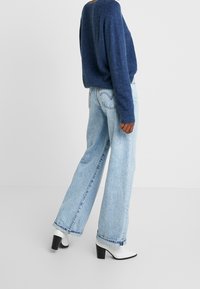 mbyM Sweter
