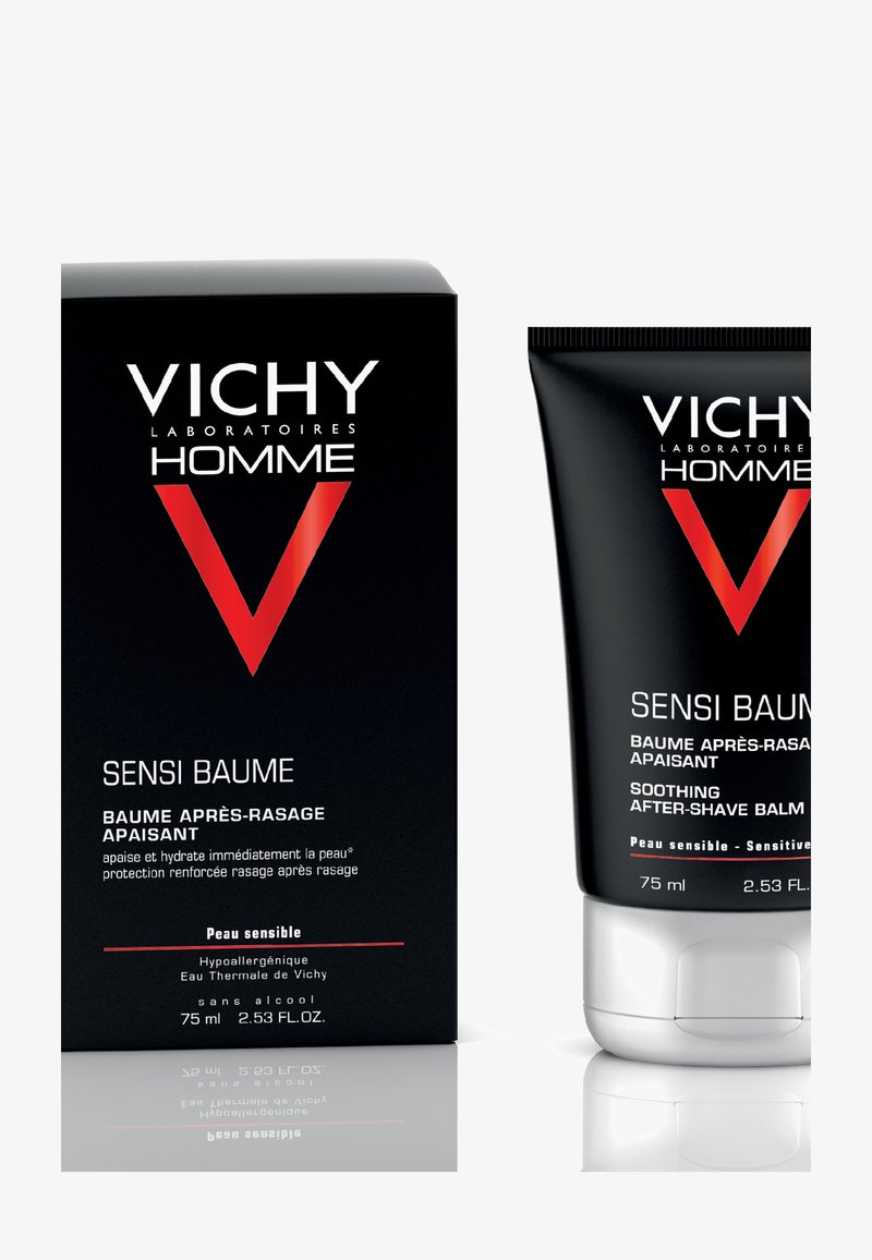 Schwarze Verpackung mit roten Akzenten zeigt das Logo "VICHY HOMME". Die Tube ist mit "SENSI BAUME" beschriftet, hat einen silbernen Boden und ein Fassungsvermögen von 75 ml, geeignet für empfindliche Haut.