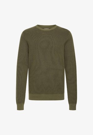 Olivgrüner, gestrickter Pullover mit Rundhalsausschnitt, langen Ärmeln, gerippten Bündchen und Saum, der ein durchgehendes Texturmuster aufweist.