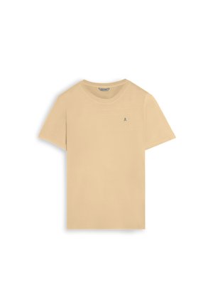 Camiseta beige de manga corta con cuello redondo y pequeño logo oscuro de calavera y huesos cruzados en el lado izquierdo del pecho, colocada plana sobre un fondo blanco.