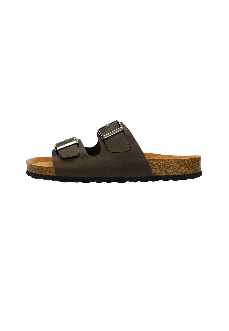 Sandalo in pelle marrone con due fibbie regolabili, soletta in sughero e suola in gomma nera testurizzata. Design open-toe per una maggiore traspirabilità.