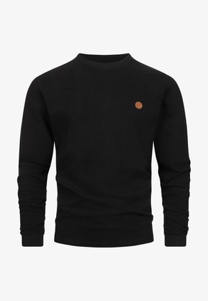 Čierny dlhý textúrovaný pulóver s okrúhlym výstrihom a malým okrúhlym hnedým logom na ľavej strane hrude.