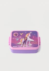 Μωβ και ροζ μεσημεριανό κουτί με σχέδιο μονόκερου και χαρακτήρα στην κορυφή, με πεταλούδες και λαμπυρίσματα, κατασκευασμένο από ανθεκτικό πλαστικό.