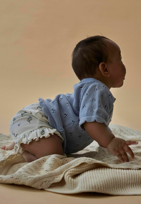 REGULAR FIT - Shorts - coconut milk