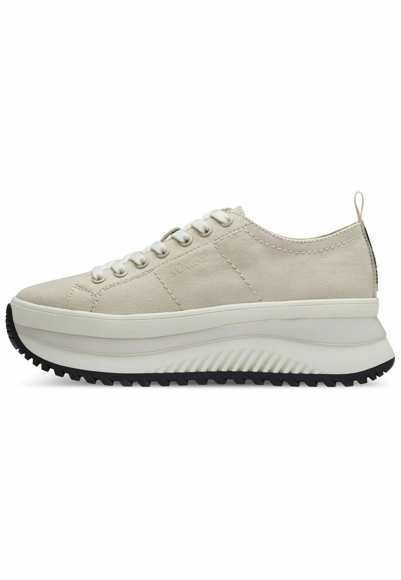 Sneaker in canvas color beige con lacci bianchi, suola platform bianca chunky, battistrada in gomma nera, dettagli testurizzati e una linguetta sul tallone.