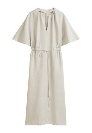 Beige linnen jurk met korte fladdermouwen, een V-halslijn, elastische taille en strikdetail, met een relaxte A-lijn silhouette.