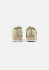 Bullboxer 155001F4T - Alpargatas - sage