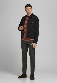 Jack & Jones PREMIUM GESTREIFTES - Camiseta estampada - mecca orange