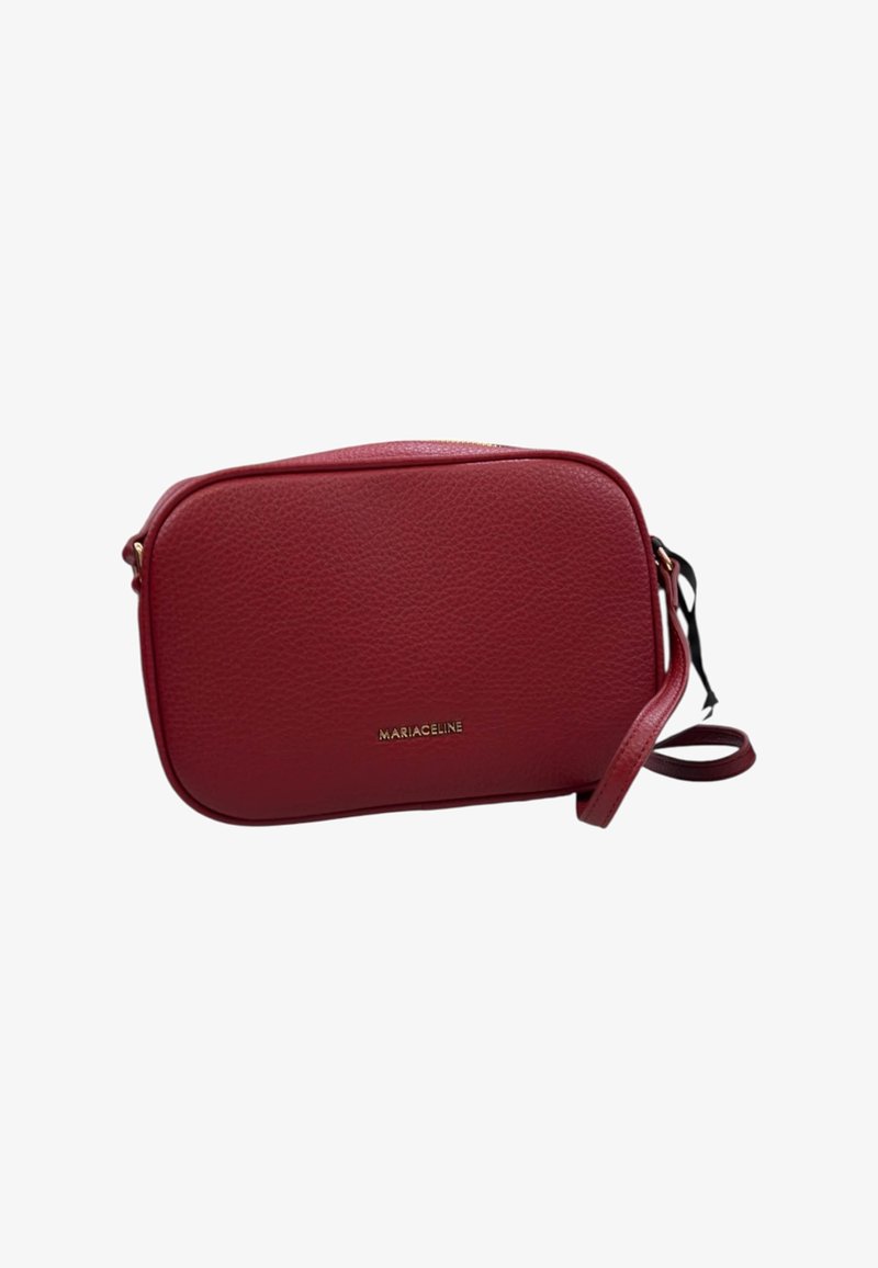 Borsa a tracolla rossa in pelle con forma rettangolare, superficie testurizzata, hardware dorato e una tracolla removibile. Logo visibile sul davanti.