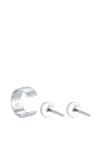 Conjunto de joyería de plata de ley que incluye un anillo tipo cuff con acabado liso y dos pendientes de bola redonda, marcados con "925" para indicar la pureza de la plata.