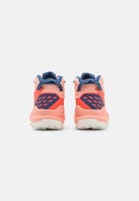 Mammut SERTIG II MID GORE TEX WOMEN - Túracipők - light salmon/dark salmon