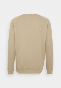 Beige sweatshirt med rund halsringning, långa ärmar och ribbstickade muddars. Slät textur och enkel design utan mönster eller detaljer.
