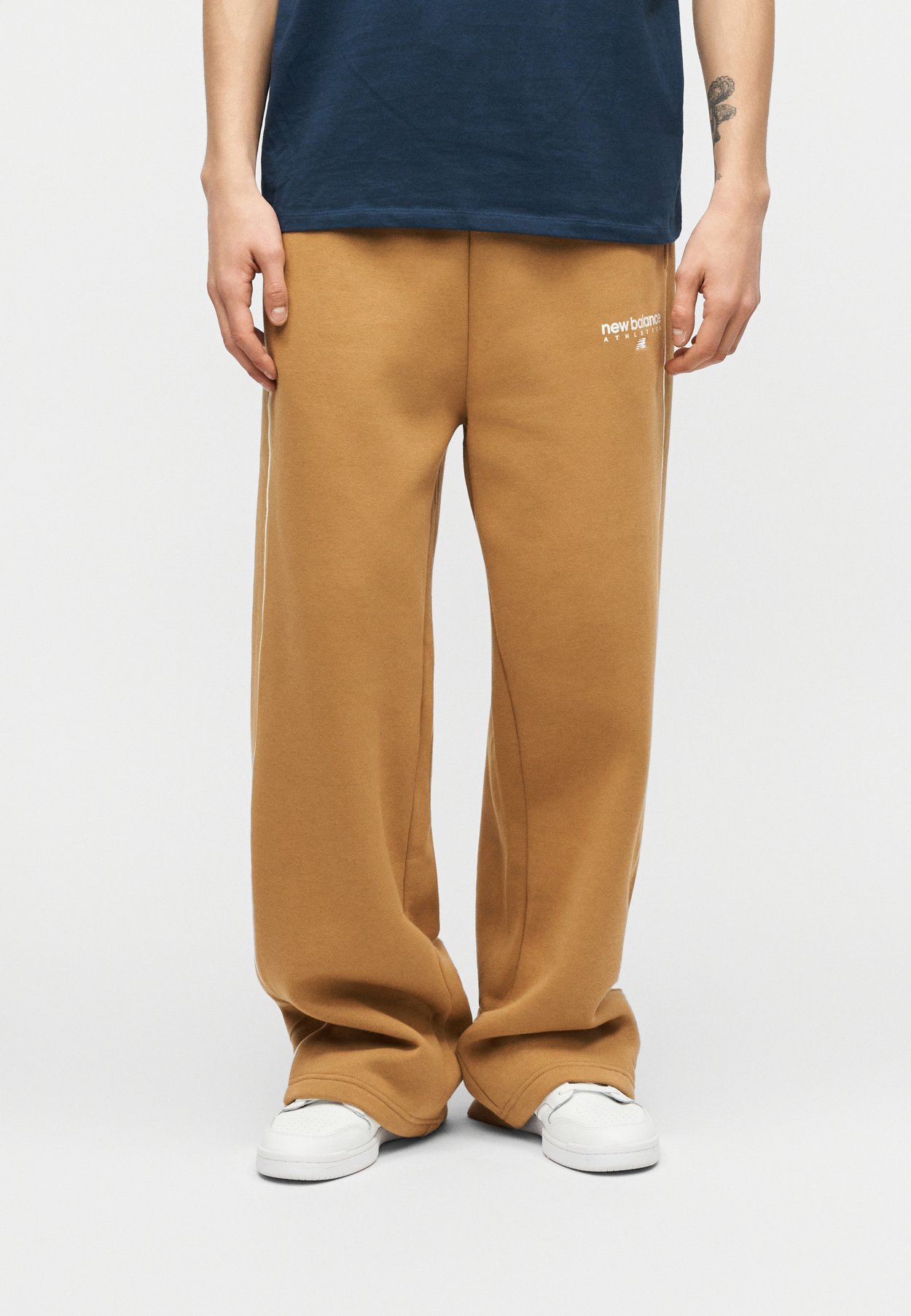 LINEAR GRAPHIC PANT