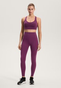 OYSHO MEDIUM-SUPPORT COMPRESSIVE WITH CUPS - Športová podprsenka so strednou podporou - dark red