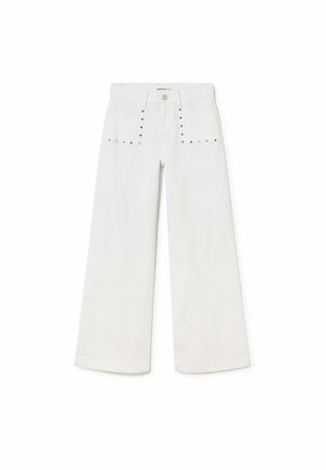 Pantalon blanc à jambes larges avec poches avant soulignées par de petits clous métalliques et une fermeture par bouton à la taille.