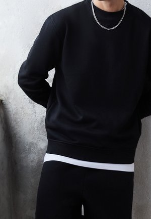 Sweater - black