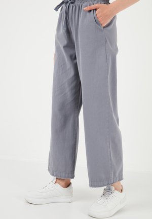 REGULAR FIT - Auduma bikses - grey