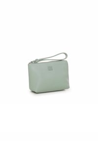 Borsetta in pelle verde con chiusura a zip, forma rettangolare e tracolla removibile. Texture liscia con un piccolo logo sul fronte.