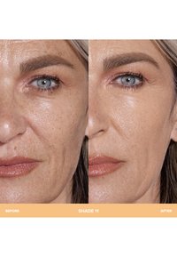 Porównanie skóry przed i po. Lewa strona pokazuje nierówny koloryt i drobne zmarszczki. Prawa strona prezentuje gładszą teksturę i bardziej jednolity kolor.